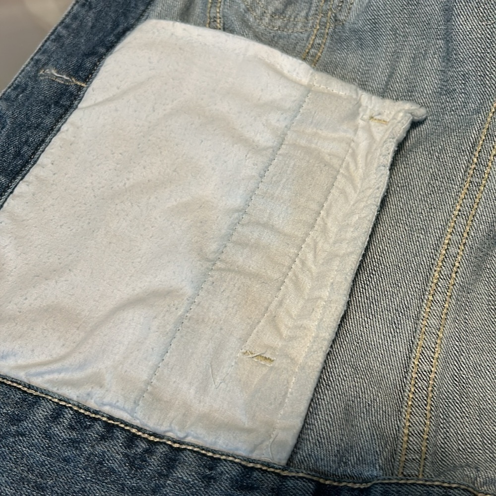 Two by Vince Camuto Two Toned Distressed Jean Jacket Size Small - Picture 9 of 10